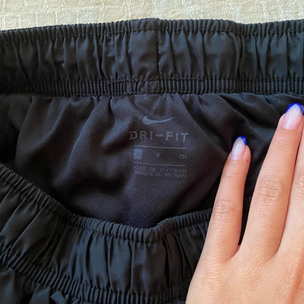 Nike Dri Fit 4” lined shorts - Picture 5 of 5
